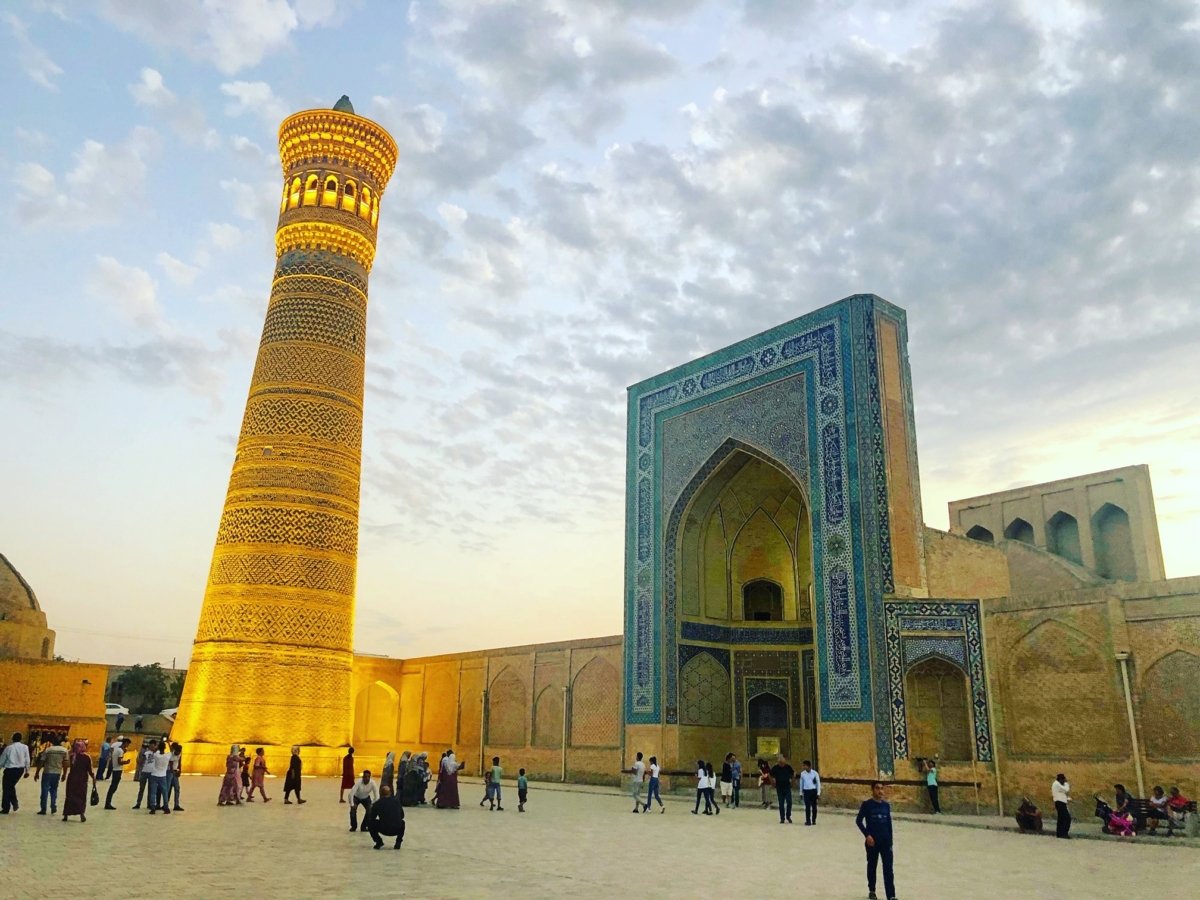 Köklerimize Yolculuk: Semerkand'da İmam Buhârî'nin Huzuruna Vardık